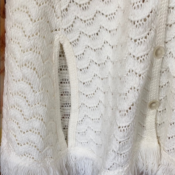 Vintage white poncho with fringe & arm holes - Picture 4 of 6